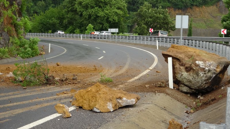 Yaz yağmuru hayatı olumsuz etkiledi... HEYELAN VE SU BASKINLARI YAŞANDI - 6