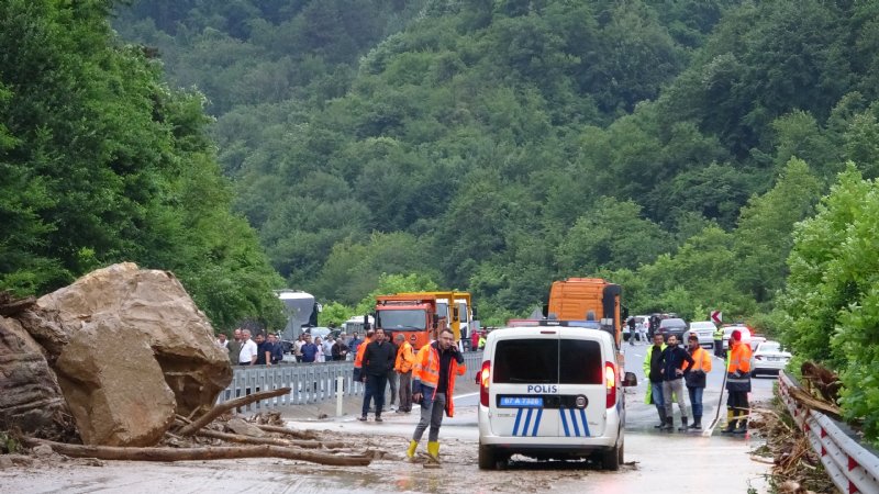 Yaz yağmuru hayatı olumsuz etkiledi... HEYELAN VE SU BASKINLARI YAŞANDI - 8