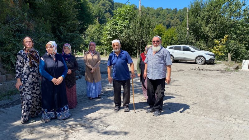 Barikat kurup yolu trafiğe kapattılar - 3