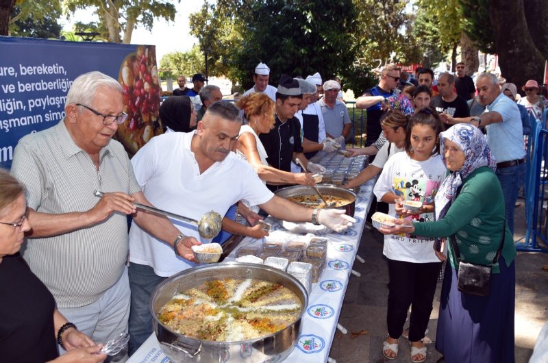 BELEDİYE, BİNLERCE KİŞİYE AŞURE İMRAM ETTİ - 1