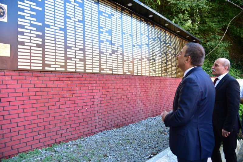 ZONGULDAK VALİSİ MADENCİLERLE KONUŞTU - 1