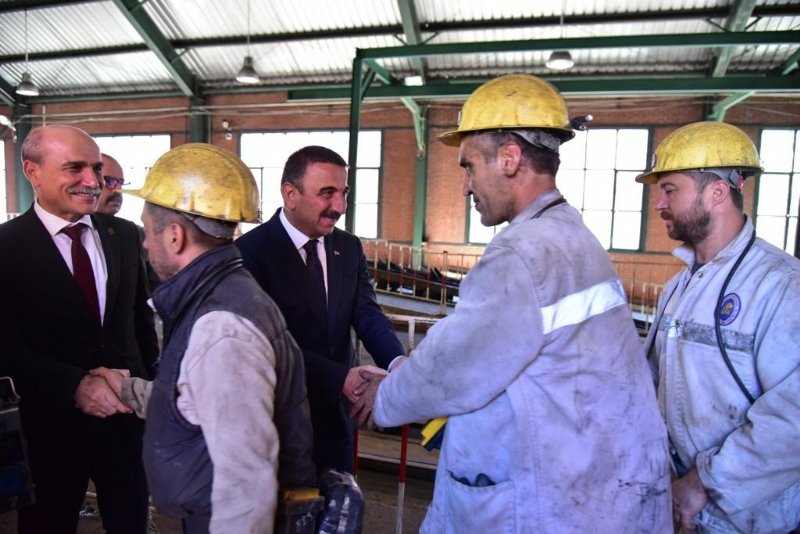 ZONGULDAK VALİSİ MADENCİLERLE KONUŞTU - 3