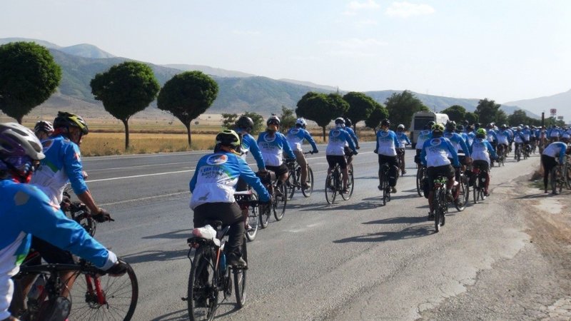 VAN GÖLÜ İÇİN PEDAL ÇEVİRİYORLAR - 1