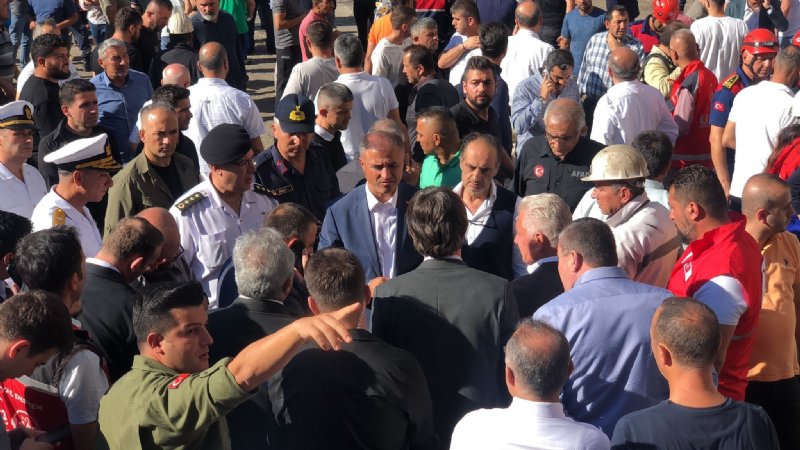 GÖÇÜKTEN ÇIKARTILAN YARALILAR HASTANELERE KALDIRILDI - 1