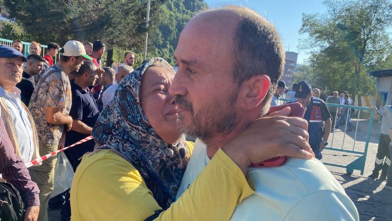 GÖÇÜKTEN ÇIKARTILAN YARALILAR HASTANELERE KALDIRILDI - 4