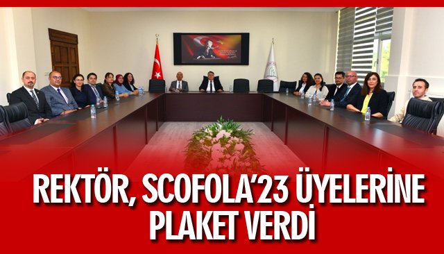 REKTÖR, SCOFOLA’23 ÜYELERİNE PLAKET VERDİ