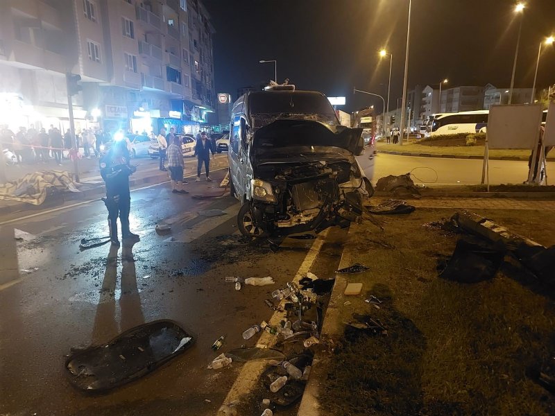 SANATÇILAR, EREĞLİ’DE KAZA YAPTI: 7 YARALI… - 3