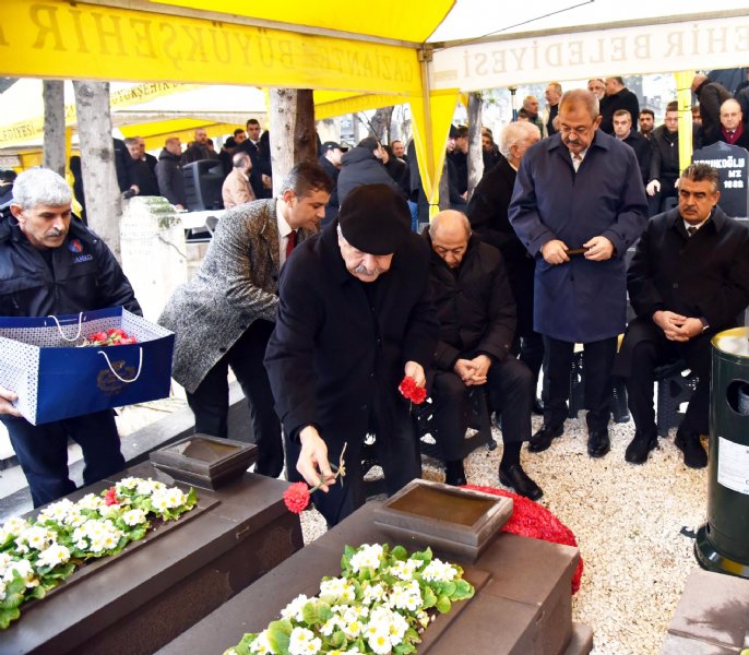 SANİ KONUKOĞLU MEZARI BAŞINDA ANILDI - 2