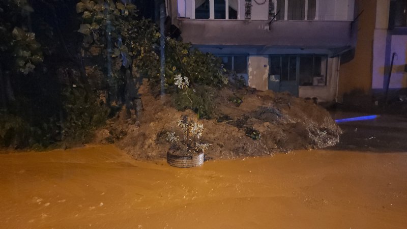 HEYELAN! 6 KİŞİYİ İTFAİYE KURTARDI - 4