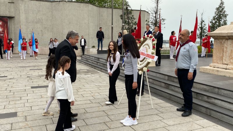 TEMSİLİ VALİ KOLTUĞA OTURDU - 1