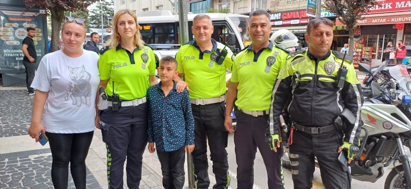 POLİSLERİN MUTLULUKTAN AĞLATAN SÜRPRİZİ! - 1