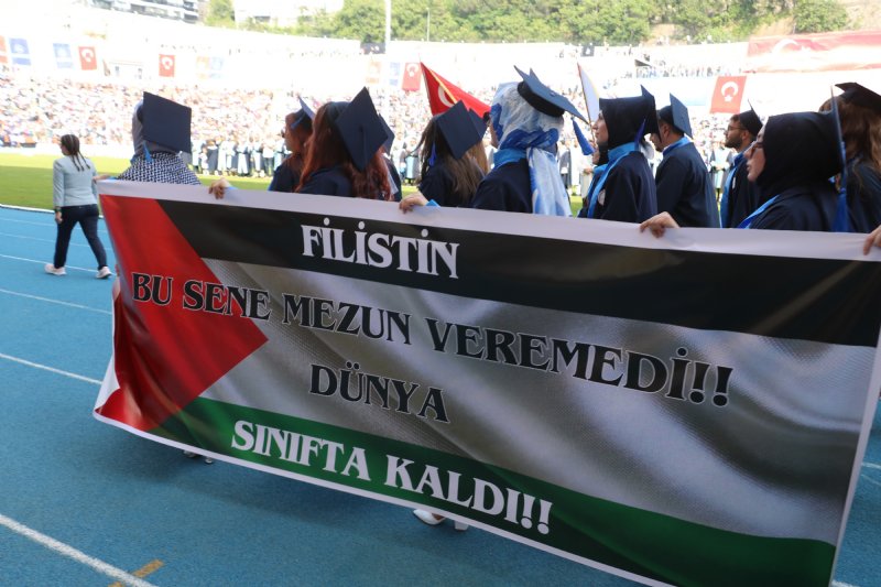 43 yaşında üniversiteyi birincilikle bitirdi, ismini mezuniyet kütüğüne çaktı - 1