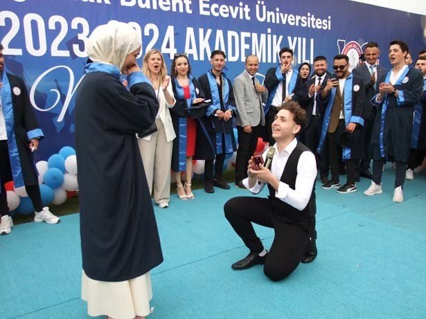 MEZUNİYET TÖRENİNDE EVLENME TEKLİFİ - 1