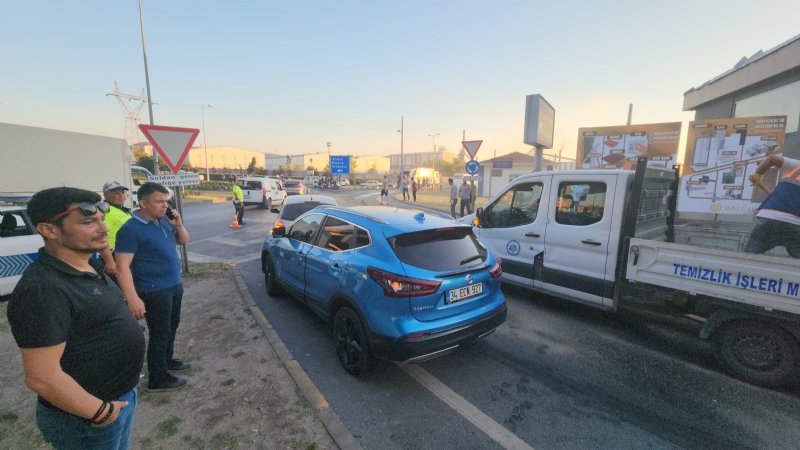 YAĞ YOLA AKTI; 12 MOTOSİKLET, 2 OTOMOBİL KAZA YAPTI! - 1