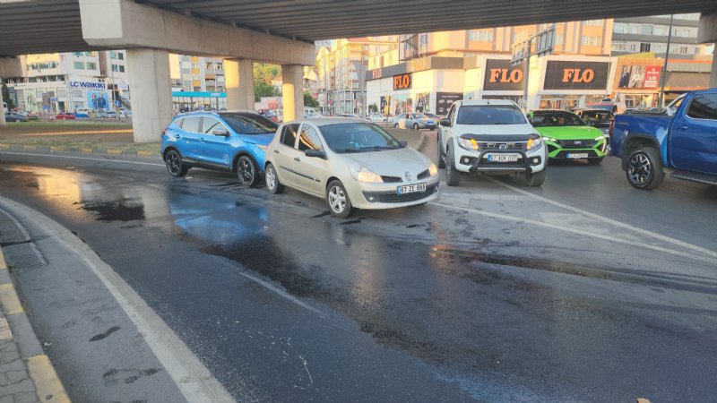 YAĞ YOLA AKTI; 12 MOTOSİKLET, 2 OTOMOBİL KAZA YAPTI! - 5