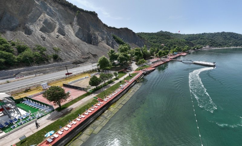 YÜKSEK DALGALARDA BOĞULMA TEHLİKESİ ATLATTILAR - 1