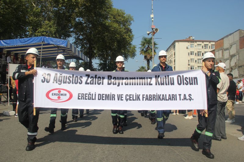 BİR AVUÇ İNSANLA BAYRAM KUTLANDI - 1
