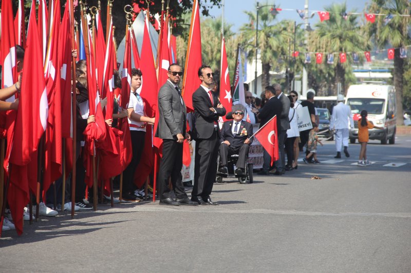 BİR AVUÇ İNSANLA BAYRAM KUTLANDI - 10