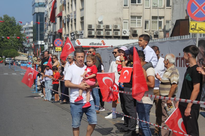 BİR AVUÇ İNSANLA BAYRAM KUTLANDI - 14