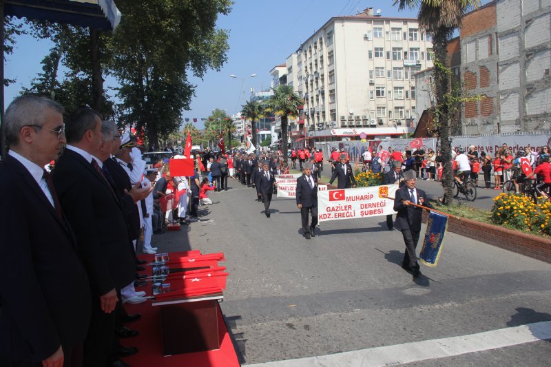 BİR AVUÇ İNSANLA BAYRAM KUTLANDI - 16