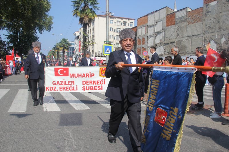 BİR AVUÇ İNSANLA BAYRAM KUTLANDI - 17