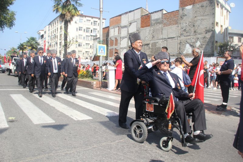 BİR AVUÇ İNSANLA BAYRAM KUTLANDI - 18