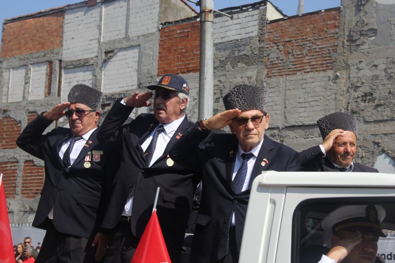 BİR AVUÇ İNSANLA BAYRAM KUTLANDI - 19
