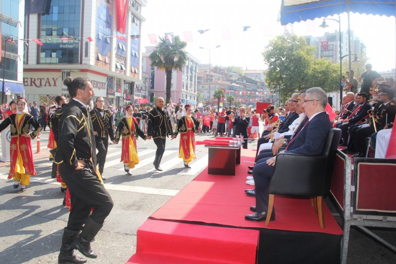 BİR AVUÇ İNSANLA BAYRAM KUTLANDI - 22