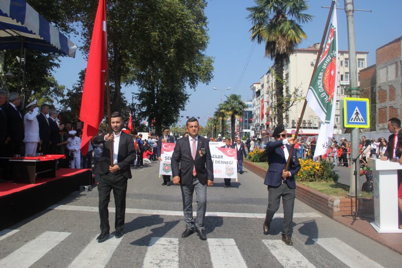 BİR AVUÇ İNSANLA BAYRAM KUTLANDI - 24