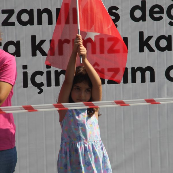 BİR AVUÇ İNSANLA BAYRAM KUTLANDI - 9