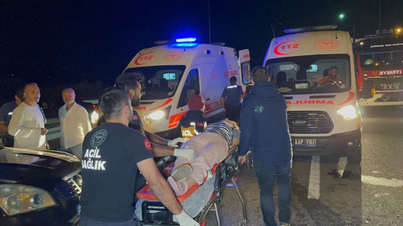 İKİ OTOMOBİL ÇARPIŞTI: 4 YARALI - 1