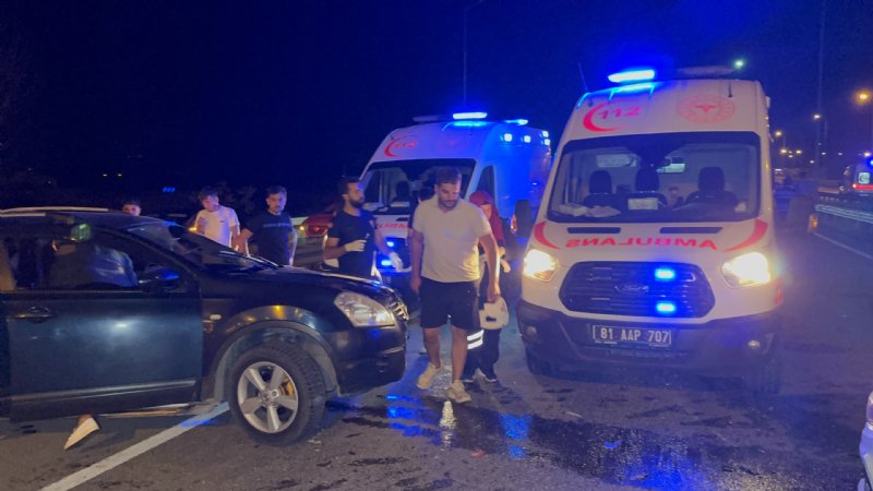 İKİ OTOMOBİL ÇARPIŞTI: 4 YARALI - 3