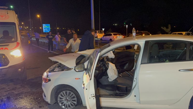 İKİ OTOMOBİL ÇARPIŞTI: 4 YARALI - 4