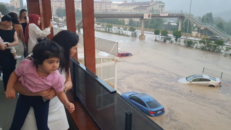 SAĞANAK, KOMŞUYU FELÇ ETTİ - 4