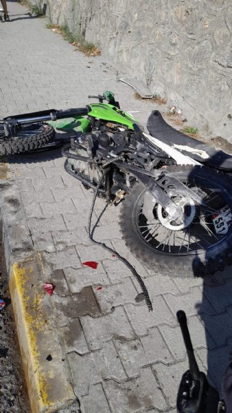 TIRIN ÇARPTIĞI MOTOSİKLET SÜRÜCÜSÜ HAYATINI KAYBETTİ, AĞABEYİ YARALI - 1