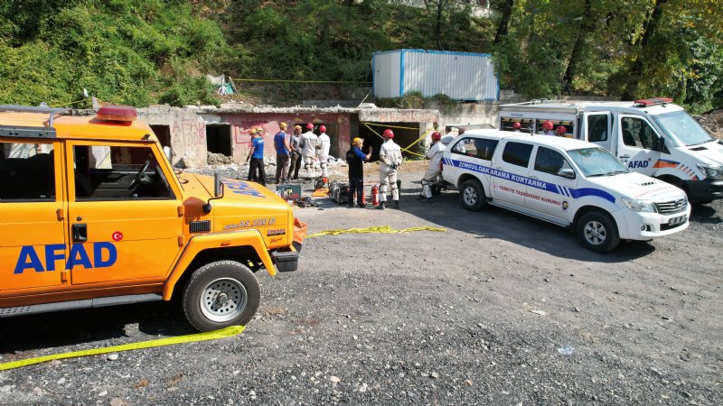 YARIŞMAYA HAZIRLANAN MADENCİLER ENKAZDAN YARALIYI BÖYLE KURTARDI - 3