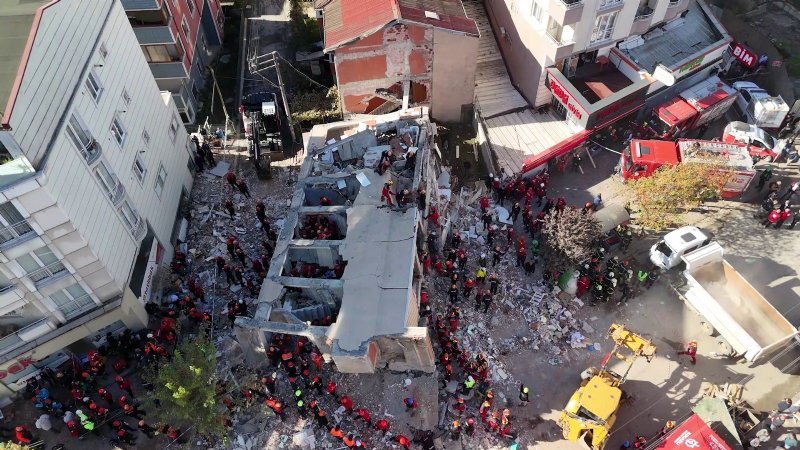 Çöken binada annenin de cansız bedenine ulaşıldı - 6