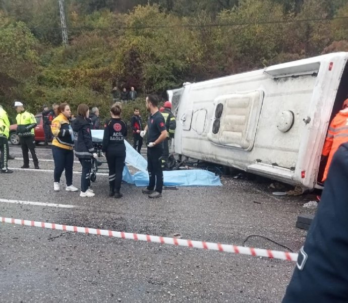 İŞÇİ SERVİSİ DEVRİLDİ - 1