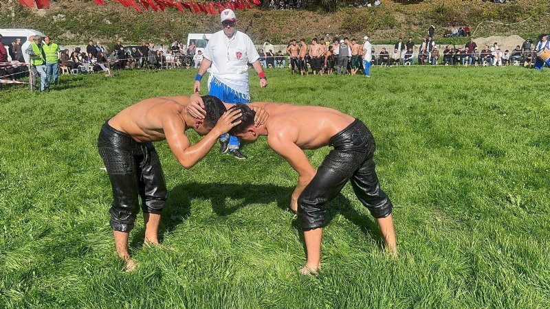 PEHLİVANLAR KIYASIYA  MÜCADELE ETTİ - 2