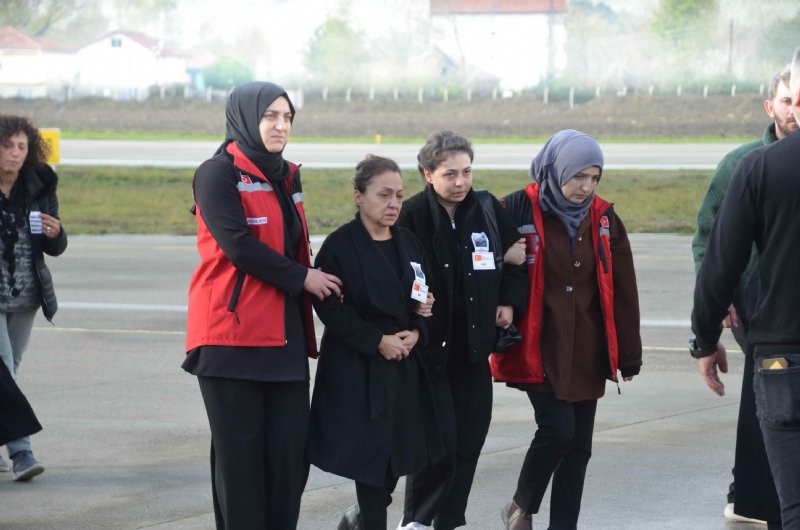 Şehidin naaşı Zonguldak Havalimanı´nda karşılandı - 4