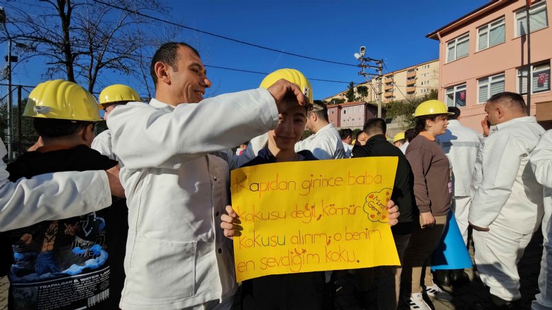 MADENDEN ÇIKIP  OKULA KOŞTULAR - 4