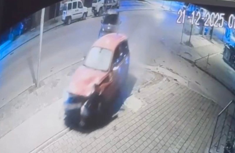 PARK HALİNDEKİ ARACA ÇARPTI - 1