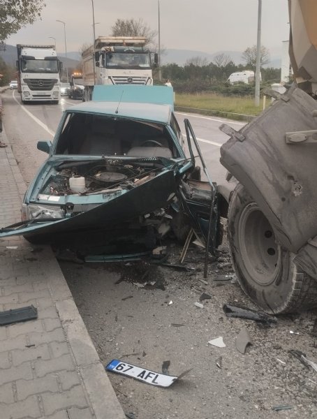 TIR, OTOMOBİLE ÇARPTI; 1 YARALI - 1