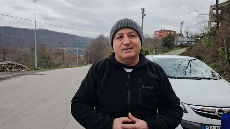 AÇ KALAN ÇAKAL, AVLADIĞI KEDİYLE KAMERAYA YAKALANDI - 3