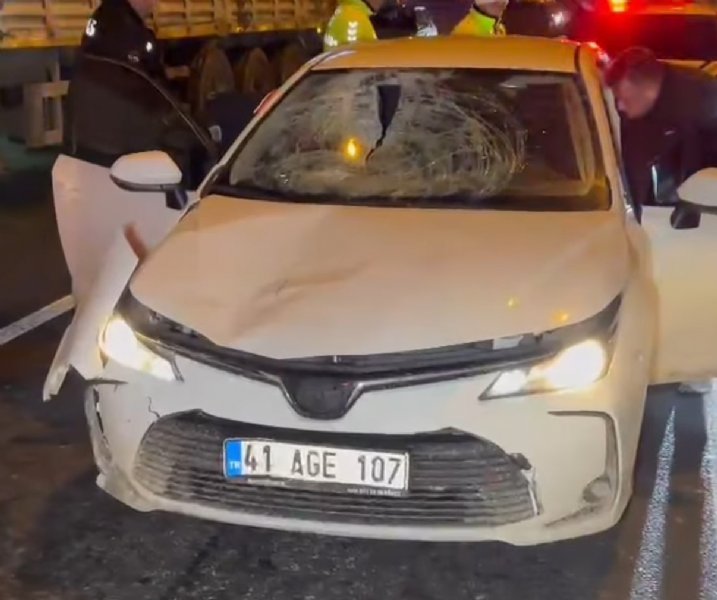 Dur ihtarına uymadı, polise çarpıp kaçtı - 1
