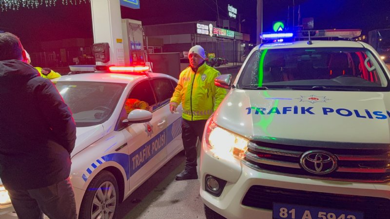 Dur ihtarına uymadı, polise çarpıp kaçtı - 2