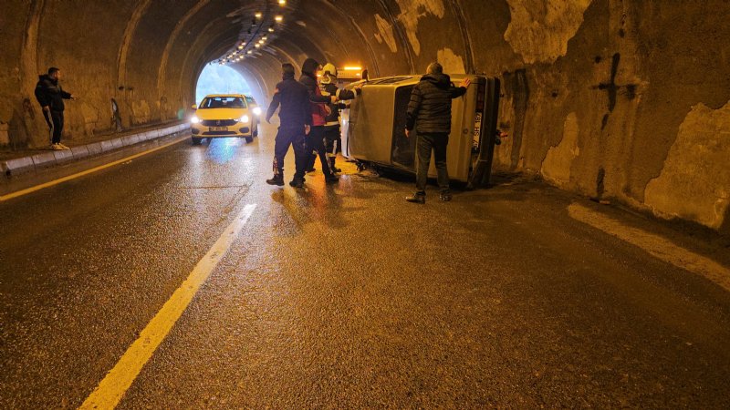 OTOMOBİL TÜNELDE DEVRİLDİ; 1 YARALI - 2