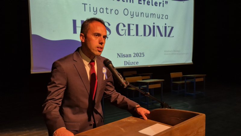 Hakemler, şehit düşenlerin hikayesini sahneye taşıdı - 2