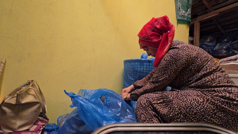 EVDEN TAHLİYE EDİLEN KADIN ÇATIYA SIĞINDI - 2