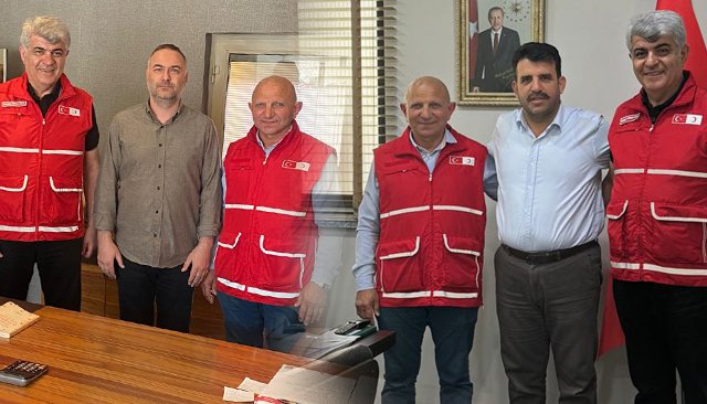 KIZILAY’A KURBAN BAĞIŞLADILAR